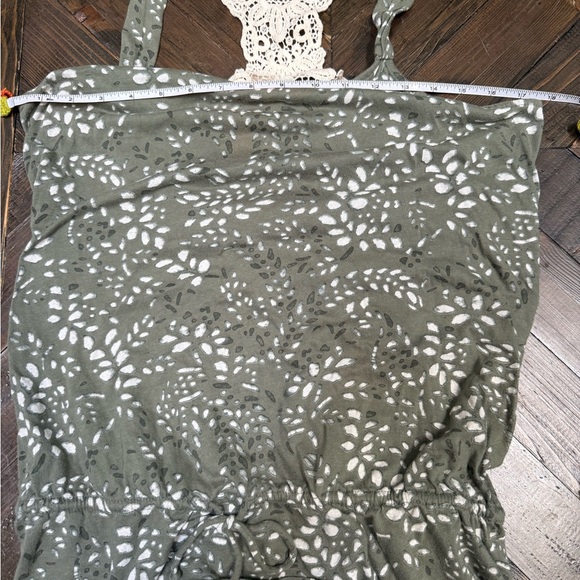 Lace back tank - Picture 4 of 5